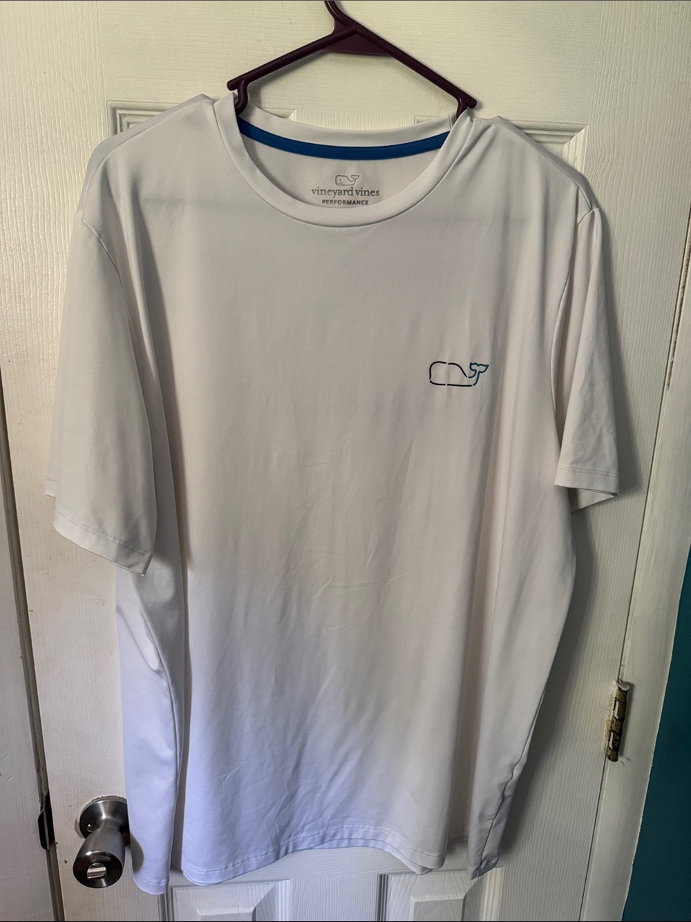 Vineyard Vines White Short-Sleeve Performance Tee with Navy Whale